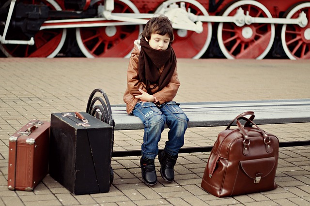 dítě s kufry.jpg